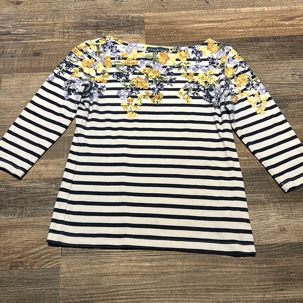 Flower Accent 3/4 Sleeve Blouse